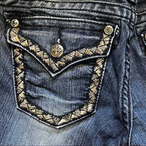 Miss Me Signature Rise Embellished Jeans Size 26 - Picture 12 of 14